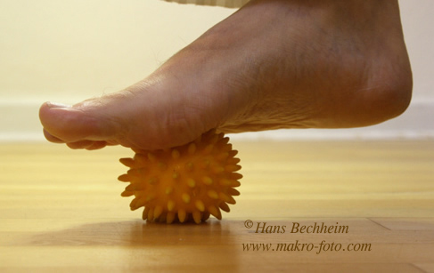 Fußübung mit Igelball Fußgymnastik und Fusstraining bei Hallux valgus, Spreizfuß,Senkfuß